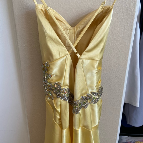 Formal dress - Picture 2 of 3